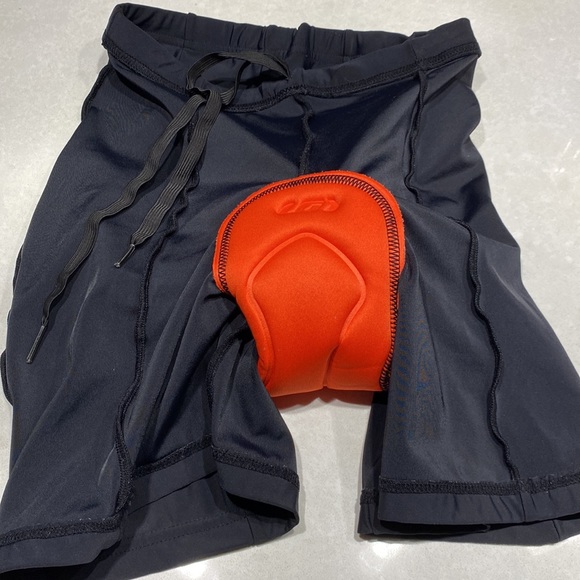 Louis Garneau bike pants Compression Padded Shorts size M black woman⭐️⭐️⭐️⭐️ - Picture 4 of 8